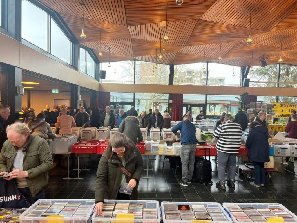 Platenbeurs Hoogeveen De Tamboer zondag 20 december in Hoogeveen